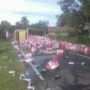 HEBOH! Truk Pengangkut Bir Bintang Terbalik, Ribuan Miras Berhamburan di Jalan
