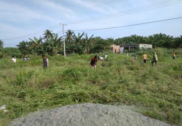 Tumbuhkan Semangat Gotong Royong, Kades Lariang Ajak Masyarakat Kerja Bakti