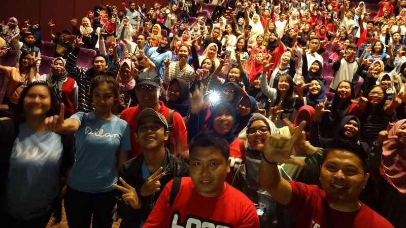 Manjakan Pelanggan, Telkomsel Palu Ajak Nonton Bareng Film Dilan 1990