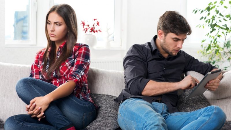 Pasangan Tidak Romantis? Mungkin Ini yang Perlu Anda Lakukan