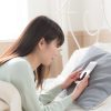 Wanita Ini Hampir Tewas Gara-gara Asik Main Ponsel