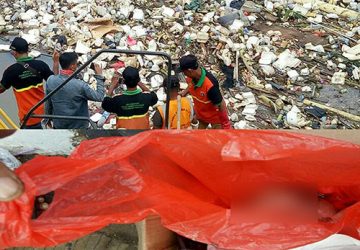 Bayi Perempuan Ditemukan Ditumpukan Sampah Kali Banjir Kanal