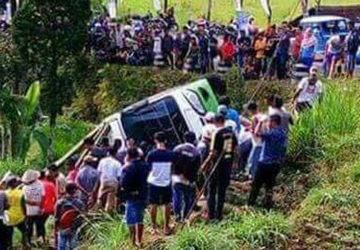 Bus Menuju Obyek Wisata Telaga Sarangan Terguling, Tiga Orang Meninggal