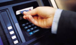Biaya Transaksi Lebih Murah, 100 Bank Terbitkan ATM “Garuda Merah”