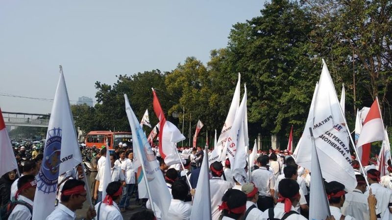 Ribuan Karyawan Pertamina Minta Rini Soemarno Dicopot