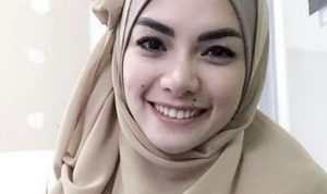 Hijrah, Nikita Mirzani Tak Ada Niat Jauhi Teman Gaul