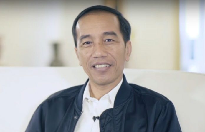 Jokowi Minta Relawannya Jangan Takut “Berkelahi”, Ini Kata Rocky Gerung
