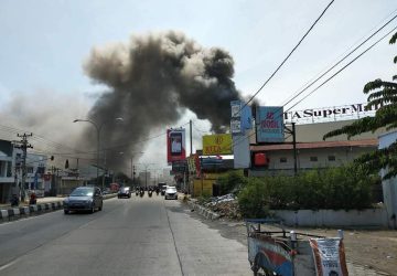 Karaoke Rita Supermall Terbakar, 1 Anggota Pemadam Tertimpa Runtuhan Bangunan