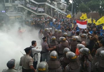 Kandungan Zat dalam Gas Air Mata yang Perlu Anda Ketahui
