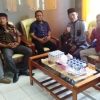 Wanita Kabalutan Tak Bisa Dibawa Keluar Setelah Dinikahi, Hoax
