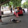 Seorang Warga Palu Tiba – Tiba Tumbang di Tengah Jalan
