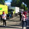 Advokat Bagikan 1000 Masker ke Pengguna Jalan di Palu