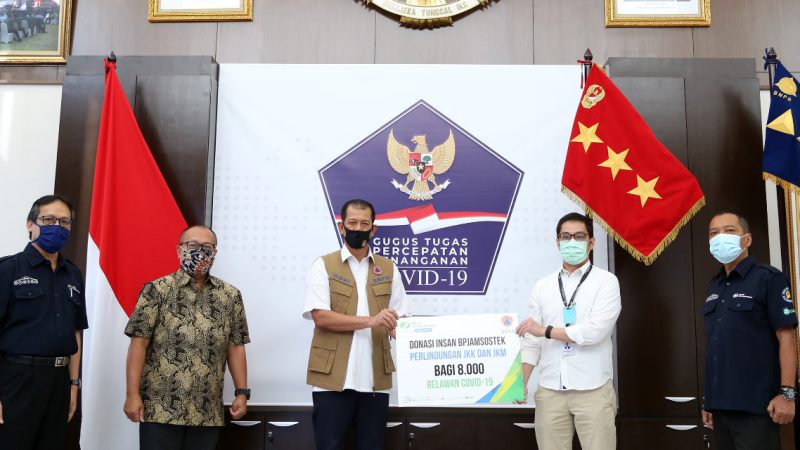 Danamon Salurkan Donasi Perlindungan Asuransi Bagi Relawan Covid-19