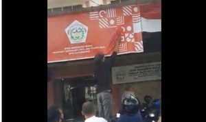 Viral Video Spanduk Logo HUT RI Ke-75 Dicat Warga Karena Mirip Salib