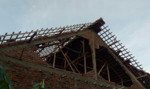 Cirebon Diterjang Angin Puting Beliung, 2 Orang Terluka