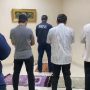 Gus Nur Sholat Bareng Penyidik di Sela Pemeriksaan