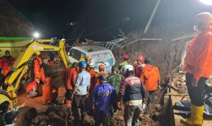 Longsor di Desa Cihanjuang, Sumedang 11 Orang Meninggal Dunia