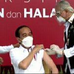 Viral Tangan Vaksinator Gemetar, Begini Respon Jokowi