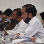 Ulah Warganet Pastikan Kebenaran Jokowi Peserta Pertama Divaksin