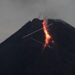 Gunung Merapi Keluarkan Lava Pijar 1.000 Meter