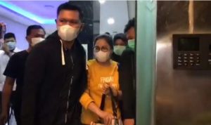 dr Lois Dibebaskan, Janji tidak Melarikan Diri