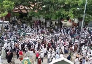 Ribuan Abnaul Khairaat Antar Jenazah Habib Saggaf Aljufri ke Pemakaman
