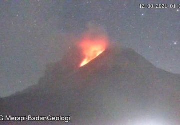 Gunung Merapi Keluarkan Awan Panas Guguran