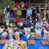 Tiga Komunitas Kemanusiaan Kota Palu Bagikan Sembako Ke Puluhan Muallaf di Desa Poi