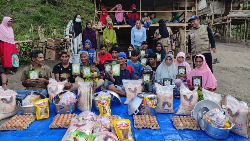 Tiga Komunitas Kemanusiaan Kota Palu Bagikan Sembako Ke Puluhan Muallaf di Desa Poi