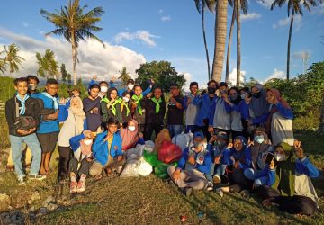 Peringati Dies Natalis ke-14, MAPALA Pawana FMIPA UNTAD Gelar aksi Bersih Pantai di Tondo