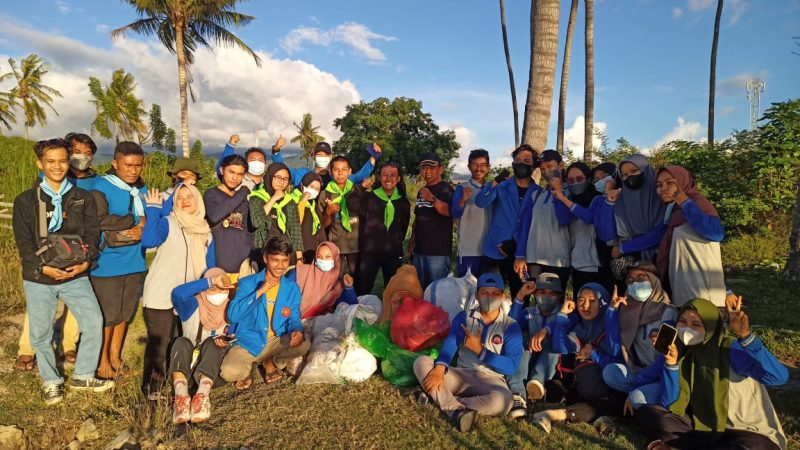 Peringati Dies Natalis ke-14, MAPALA Pawana FMIPA UNTAD Gelar aksi Bersih Pantai di Tondo