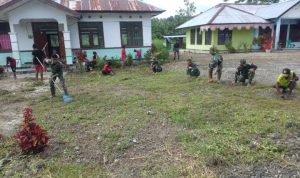 Satgas Pamtas RI-PNG Yonif 711/Raksatama Ajak Warga Karya Bakti di Perbatasan