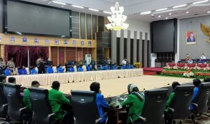 Ketua DPRD Sulteng Temui Masa Aksi Aliansi Mahasiswa Se Kota Palu