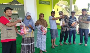 DDI Peduli Umat Kota Palu Bagikan Paket Lebaran Pada Puluhan Mualaf di Poi