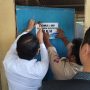 Bupati Sigi Pasang Plang Penerima PKH dan Kartu Sigi Masagena di Bangga