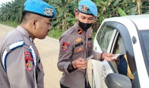 Gelar Gaktiblin Awal Tahun 2023, Propam Polres Mamuju Tengah, Periksa kelengkapan Pengendara