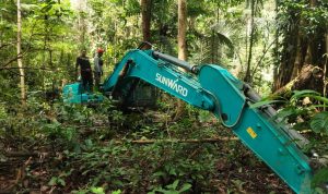 Aparat Gabungan Tertibkan PETI di Sungai Tabong, 1 Unit Excavator Diamankan