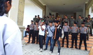 Aliansi Masyarakat Peduli Transmigrasi Bambakoro Unjuk Rasa di DPRD Pasangkayu