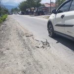 Badan Jalan Karanja Lembah Rusak, Diduga Akibat Proyek Jaringan Pipa
