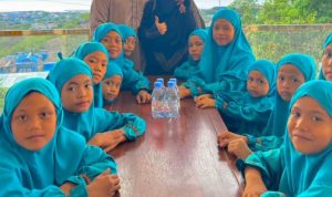 Aiptu Andi Yusnar Kelola TPA, 11 Santriwan Santriwati Khatamkan Quran