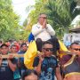 Disukai Warga Sulubombong, Cagub Sulteng Ahmad Ali Ditandu Bak Raja