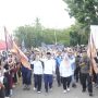 Ribuan Warga Sambut Kedatangan Anwar-Reny di Stadion Gelora Kilongan Luwuk