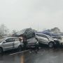 Breaking News: Kecelakaan di Tol Cipularang Mobil Bertumpukan