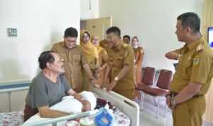 Gubernur Sulteng Besuk H.B Paliudju di RSUD Undata