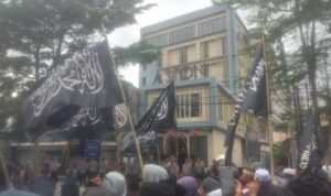 Umat Islam Sulteng Geruduk Hotel Aston Palu, Tolak Kehadiran Peter Youngren