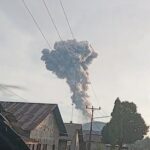 Gunung Ibu Terus Meletus, Jumlah Pengungsi Bertambah
