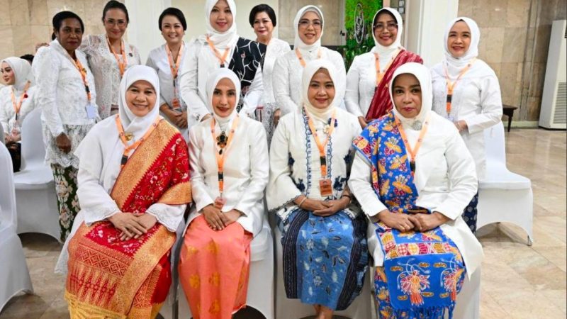 Sry Nirwanti Bahasoan  Dilantik sebagai Ketua Dekranasda Sulteng