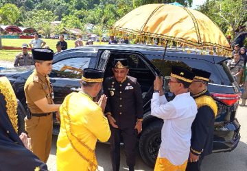 Rembuk Budaya Pertama di Buol, Anwar Hafid dan Reny Lamadjido Dapat Gelar Kehormatan Tau Doka
