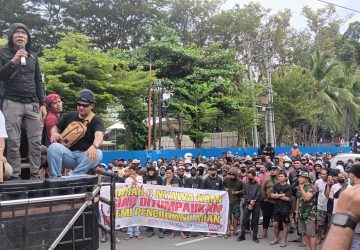 Ribuan Penambang Poboya Kepung DPRD, Tagih Hak Tambang Rakyat