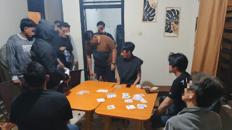 Satgas Pekat Tinombala 2026 Razia Judi Kartu di Palu, Sejumlah Orang Diamankan